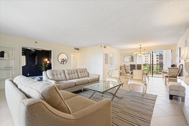 7564 Regency Lake Drive 502, Boca Raton, FL 33433