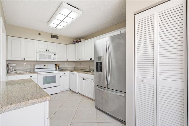 7564 Regency Lake Drive 502, Boca Raton, FL 33433