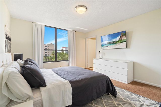 7564 Regency Lake Drive 502, Boca Raton, FL 33433