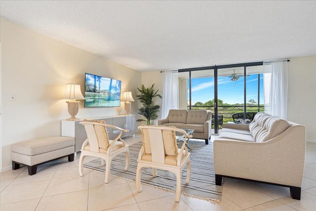 7564 Regency Lake Drive 502, Boca Raton, FL 33433