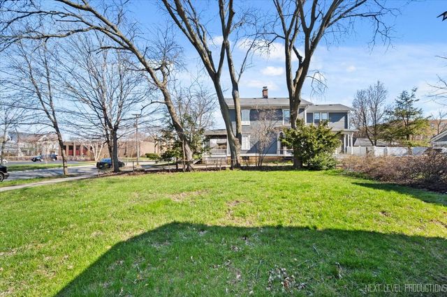 523 W Downer Place, Aurora, IL 60506