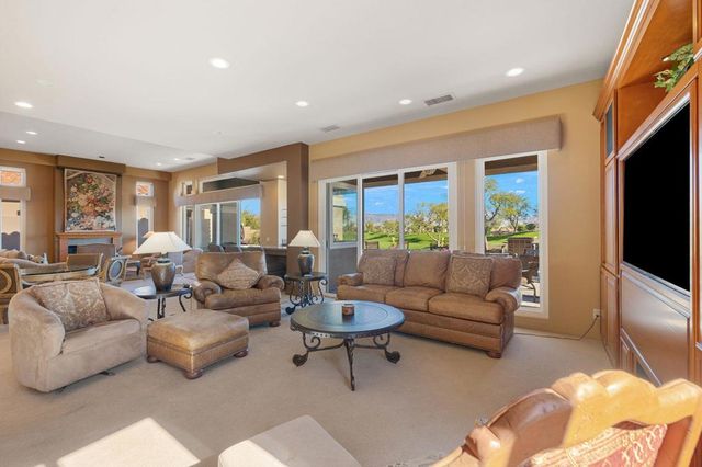 396 Tomahawk Drive, Palm Desert, CA 92211