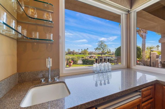 396 Tomahawk Drive, Palm Desert, CA 92211