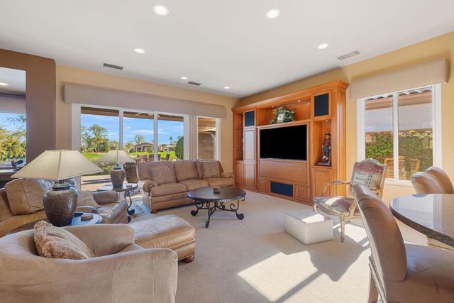 396 Tomahawk Drive, Palm Desert, CA 92211