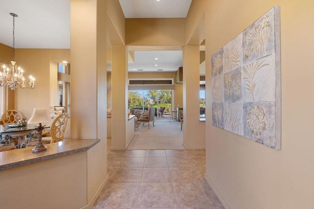 396 Tomahawk Drive, Palm Desert, CA 92211