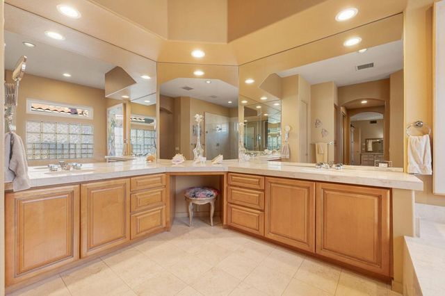 396 Tomahawk Drive, Palm Desert, CA 92211