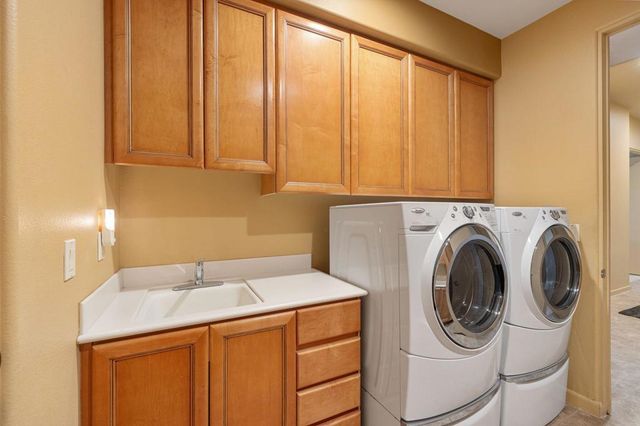 396 Tomahawk Drive, Palm Desert, CA 92211