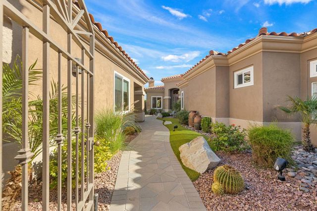 396 Tomahawk Drive, Palm Desert, CA 92211