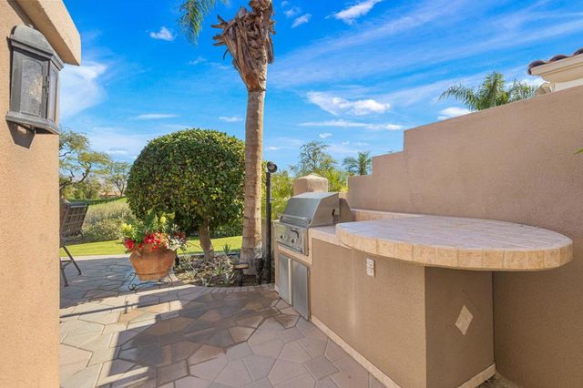 396 Tomahawk Drive, Palm Desert, CA 92211