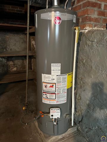 1610 SW Central Park AVE, Topeka, KS 66604