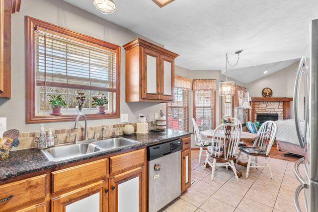 638 N Cox Avenue, Republic, MO 65738