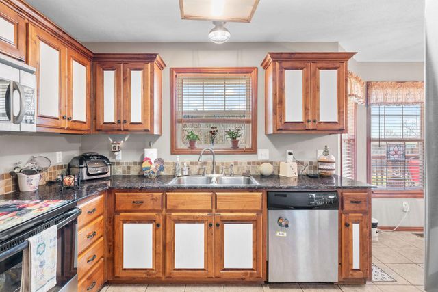 638 N Cox Avenue, Republic, MO 65738