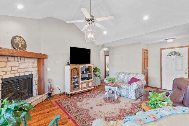 638 N Cox Avenue, Republic, MO 65738