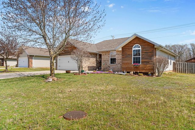 638 N Cox Avenue, Republic, MO 65738