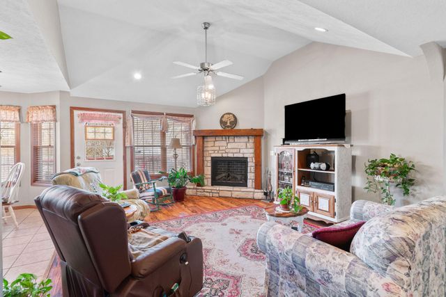 638 N Cox Avenue, Republic, MO 65738