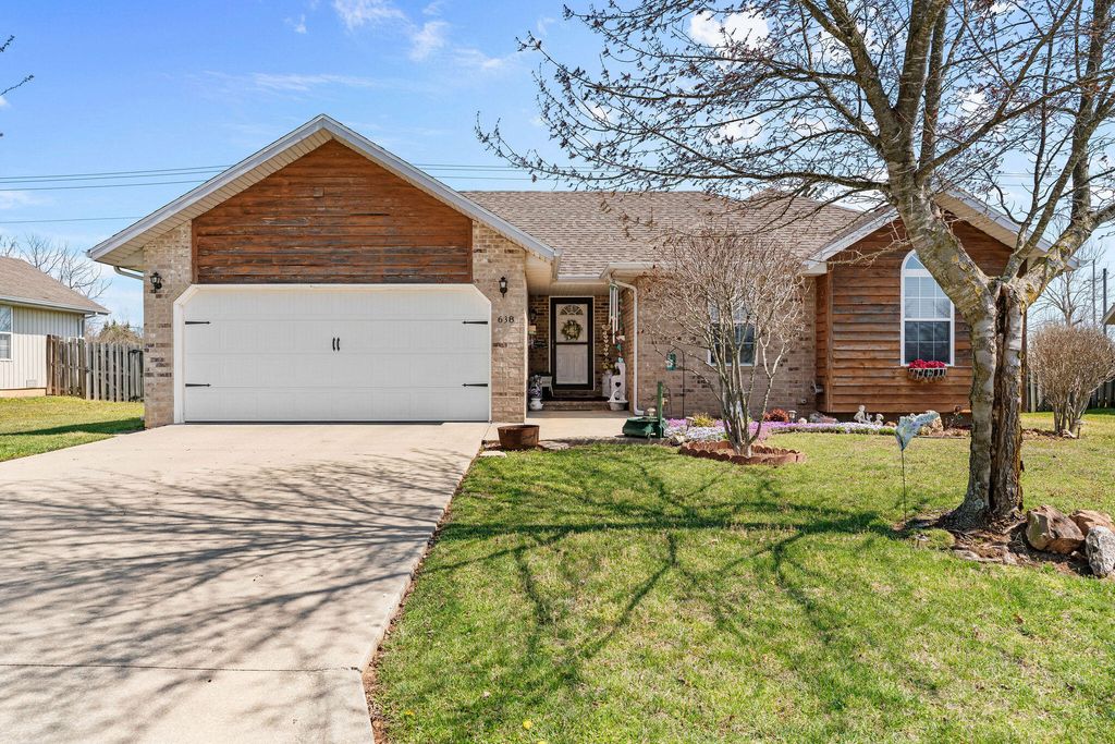 638 N Cox Avenue, Republic, MO 65738