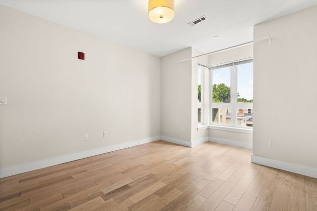 1975 Massachusetts Ave 302, Cambridge, MA 02140