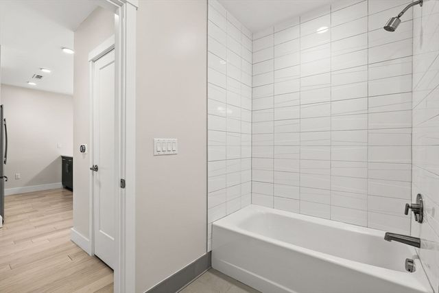 1975 Massachusetts Ave 302, Cambridge, MA 02140