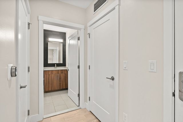 1975 Massachusetts Ave 302, Cambridge, MA 02140