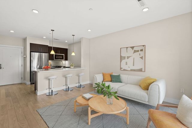 1975 Massachusetts Ave 302, Cambridge, MA 02140