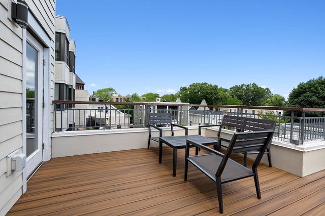 1975 Massachusetts Ave 302, Cambridge, MA 02140
