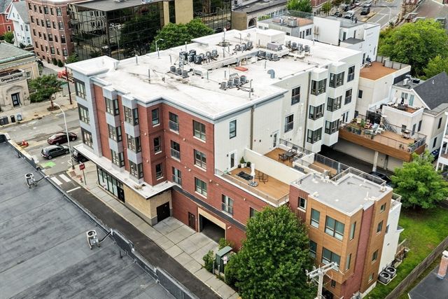 1975 Massachusetts Ave 302, Cambridge, MA 02140