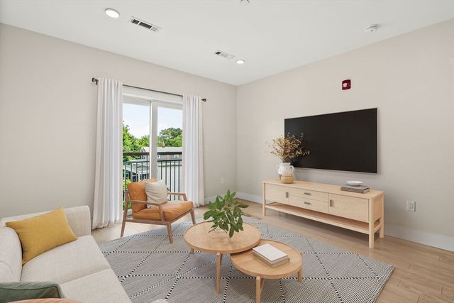 1975 Massachusetts Ave 302, Cambridge, MA 02140