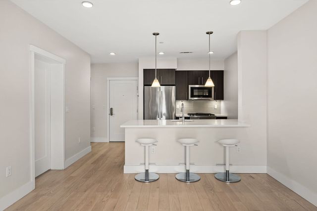 1975 Massachusetts Ave 302, Cambridge, MA 02140