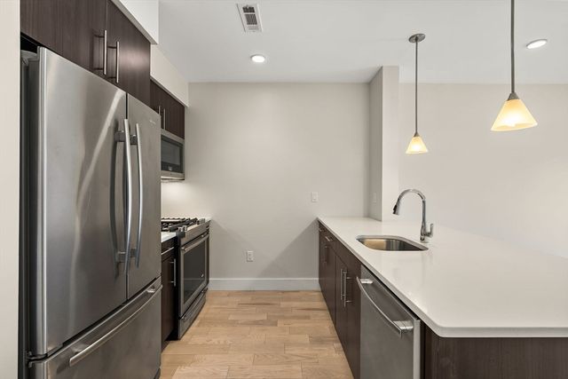 1975 Massachusetts Ave 302, Cambridge, MA 02140