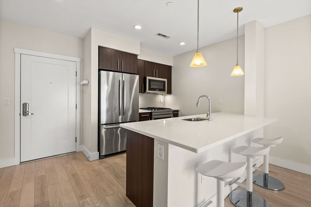1975 Massachusetts Ave 302, Cambridge, MA 02140