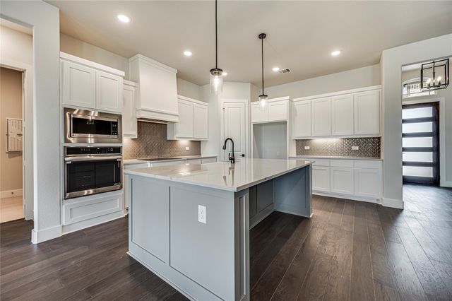 4021 Lagos Drive, Midlothian, TX 76065