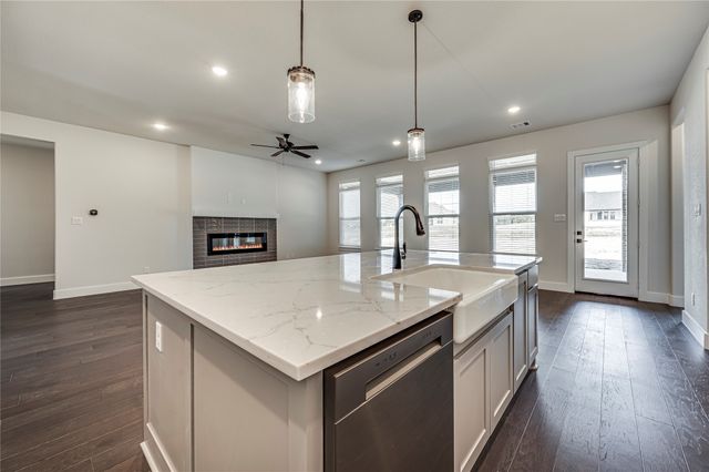 4021 Lagos Drive, Midlothian, TX 76065