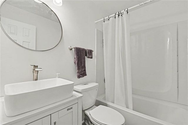 2216 Chestnut Log Drive, Lithia Springs, GA 30122