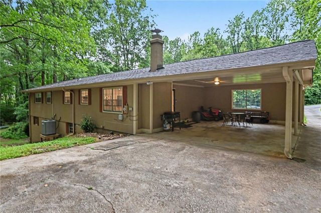 2216 Chestnut Log Drive, Lithia Springs, GA 30122