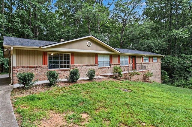 2216 Chestnut Log Drive, Lithia Springs, GA 30122