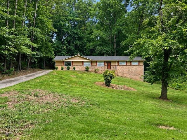 2216 Chestnut Log Drive, Lithia Springs, GA 30122