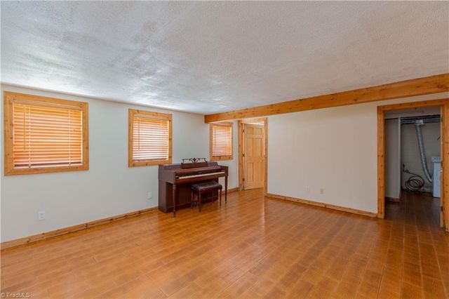 1511 Sharon Road, Winston-salem, NC 27103