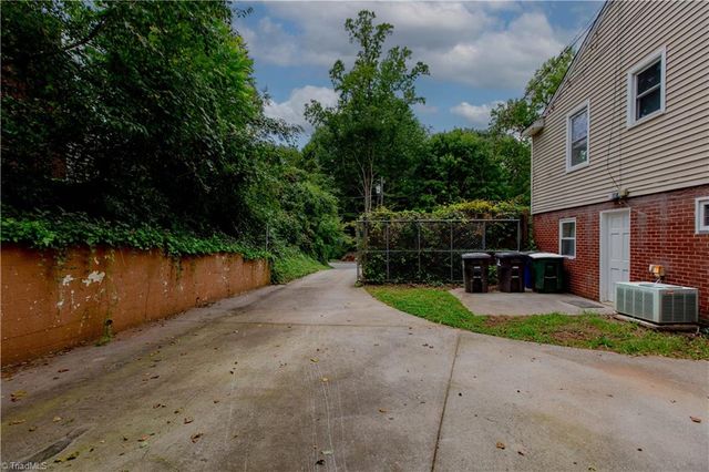 1511 Sharon Road, Winston-salem, NC 27103