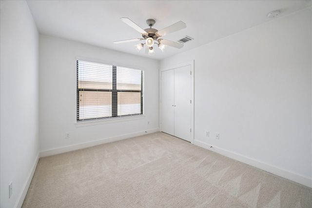 648 Westcross Street 303, Houston, TX 77018