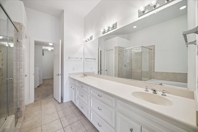 648 Westcross Street 303, Houston, TX 77018