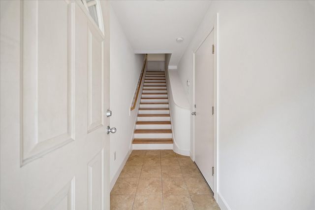 648 Westcross Street 303, Houston, TX 77018