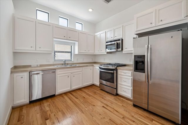 648 Westcross Street 303, Houston, TX 77018