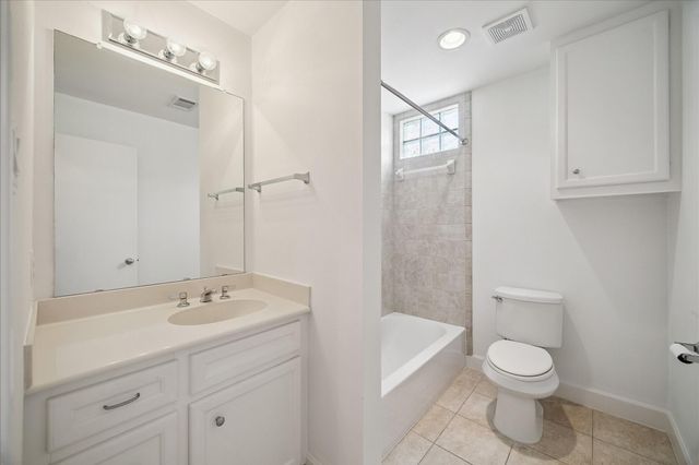 648 Westcross Street 303, Houston, TX 77018