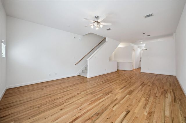 648 Westcross Street 303, Houston, TX 77018