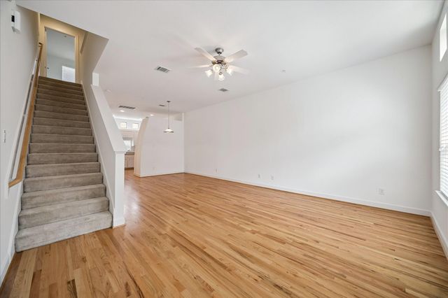 648 Westcross Street 303, Houston, TX 77018
