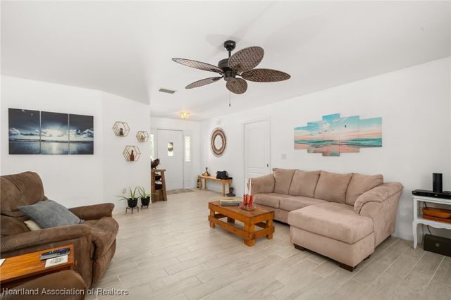 421 Buchanan Avenue NE, Lake Placid, FL 33852