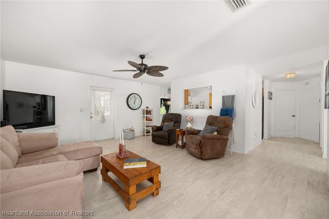 421 Buchanan Avenue NE, Lake Placid, FL 33852