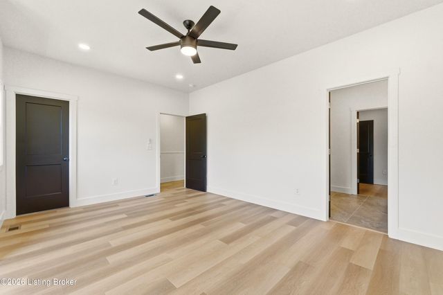 6592 Sylvania 6 Rd, Louisville, KY 40258