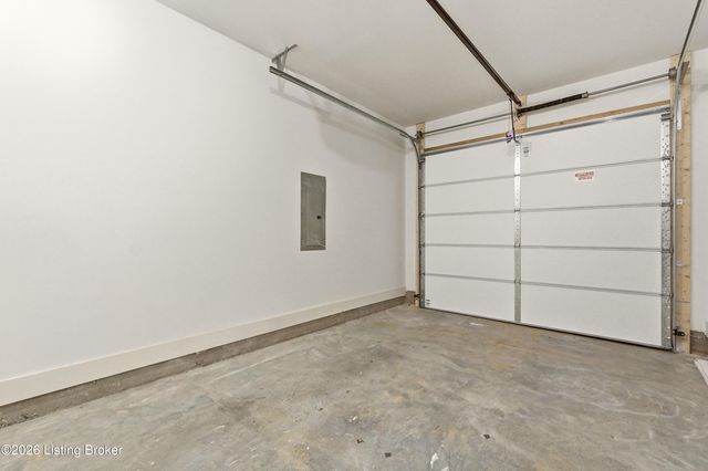 6592 Sylvania 6 Rd, Louisville, KY 40258