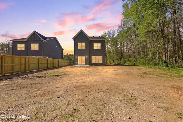 6592 Sylvania 6 Rd, Louisville, KY 40258